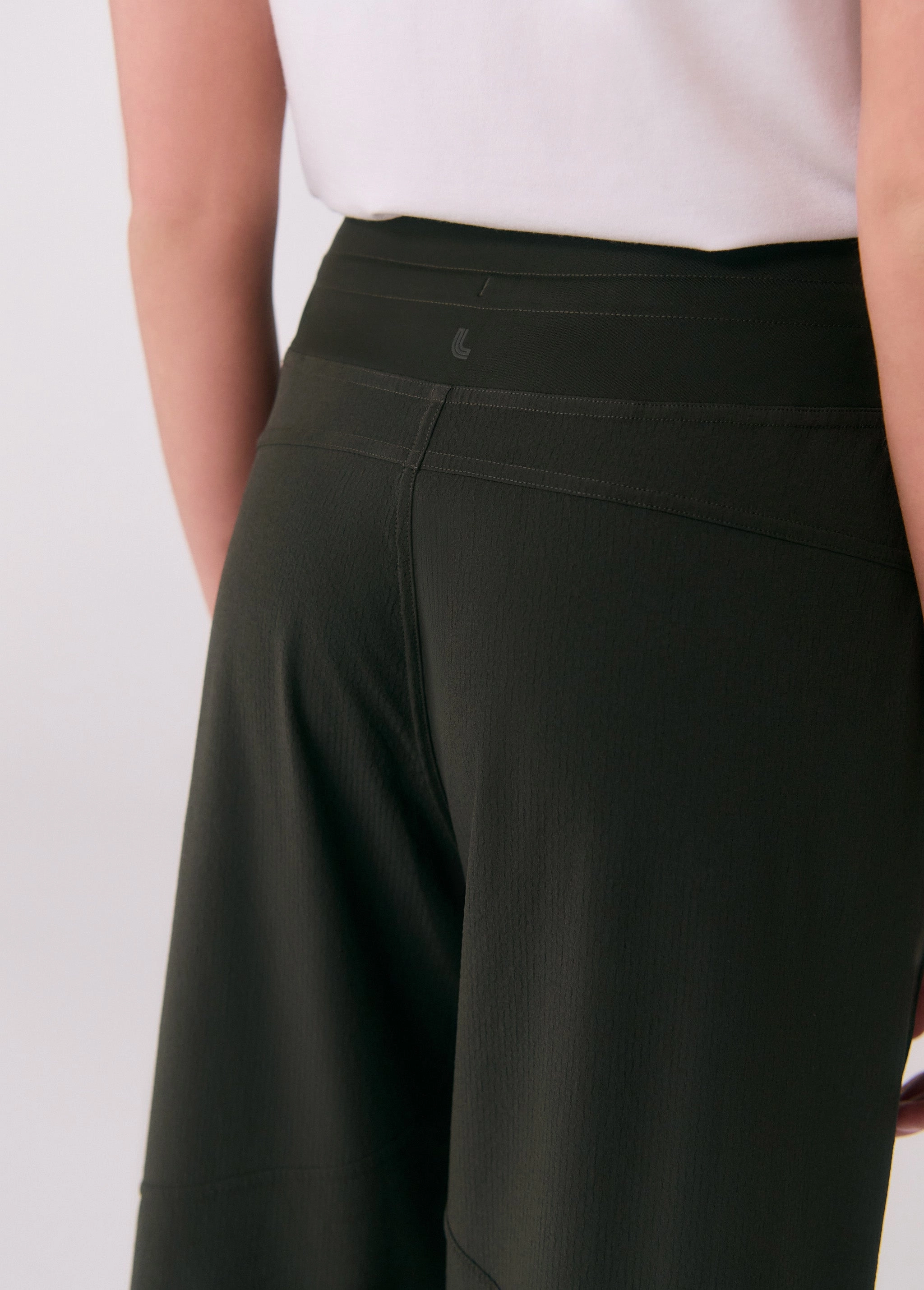 Momentum Cropped Pants